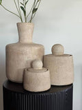Vases beiges